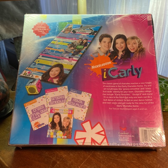 Nickelodeon iCarly charades game - Picture 2 of 5
